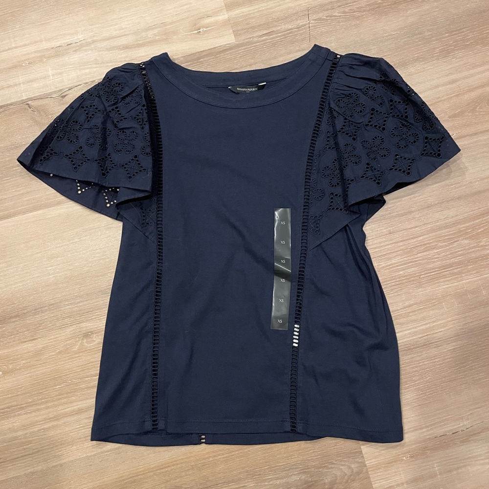 XS Navy Banana Republic Eyelet Butterfly sleeve top - New w/ Tags